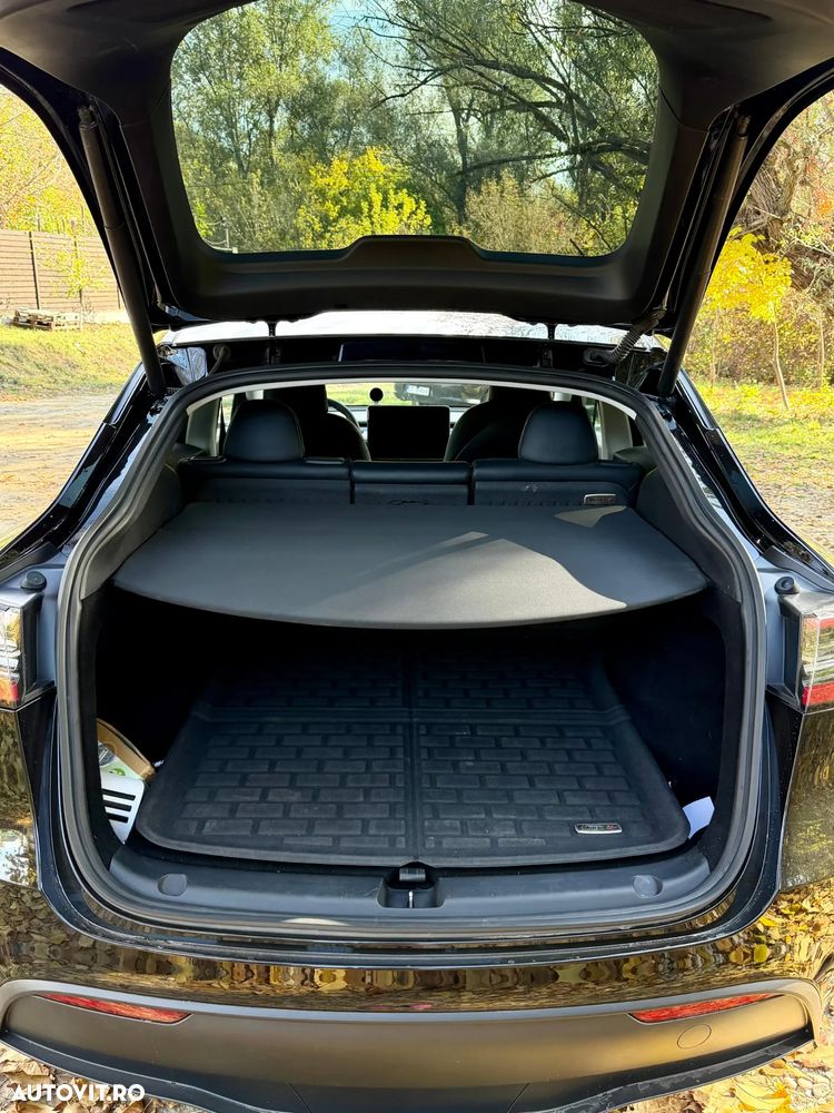 Tesla Model Y AWD Performance - 14