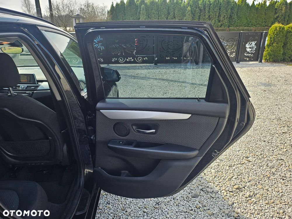 BMW Seria 2 216d Sport Line - 25