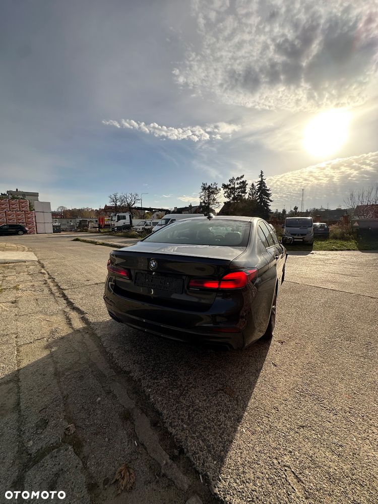 BMW Seria 5 M550i xDrive sport - 8