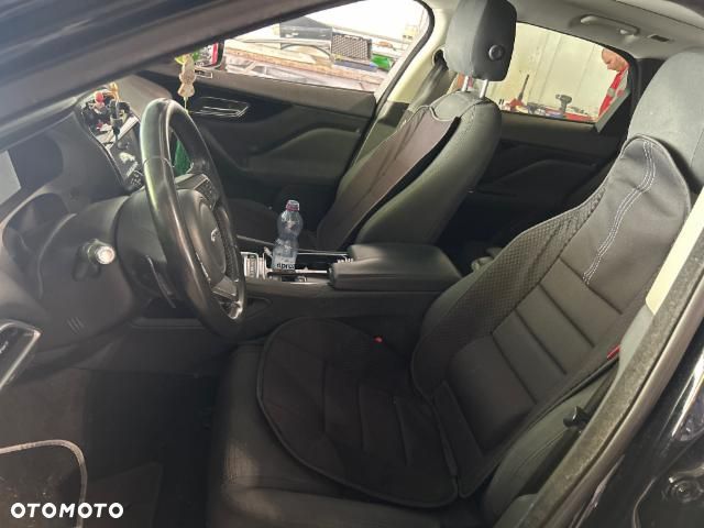 Jaguar F-Pace 20d AWD Pure - 10