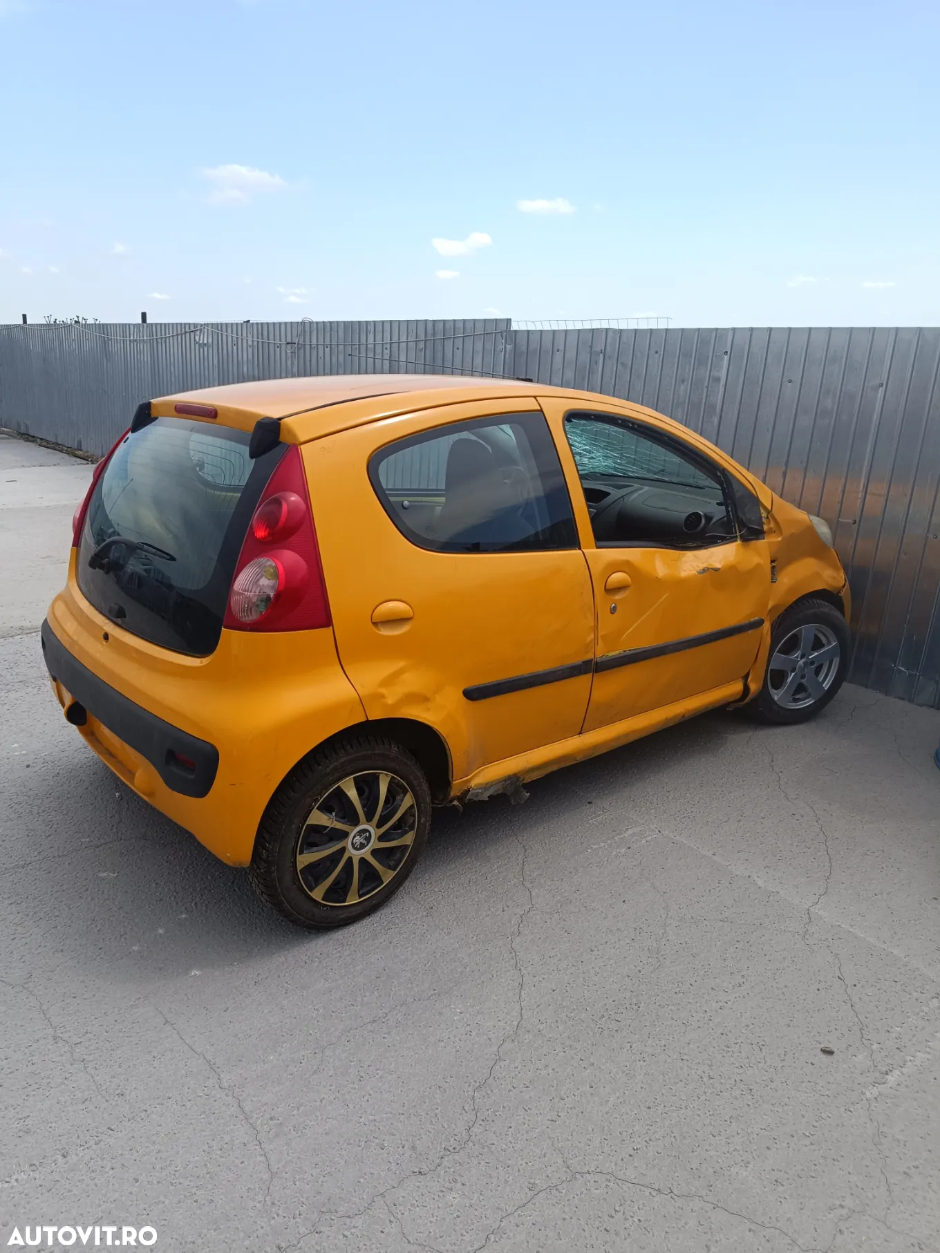 Dezmembrez Peugeot 107 1.0b - 2