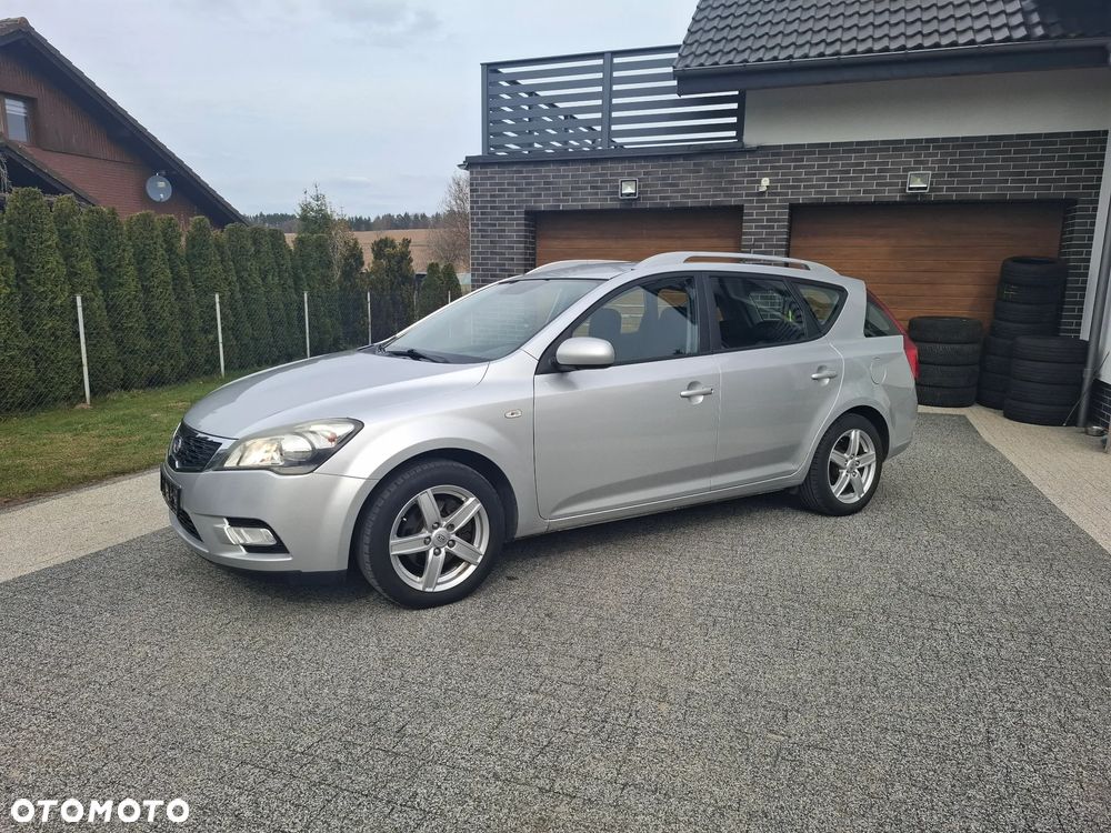 Kia Ceed - 14