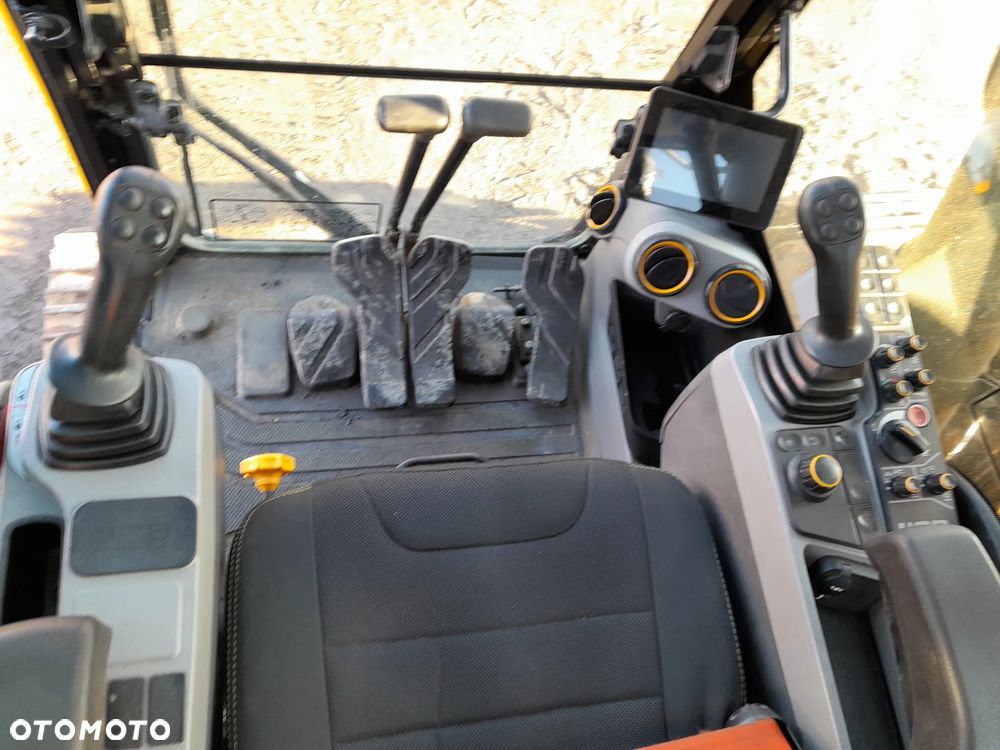 JCB 245XR - 27