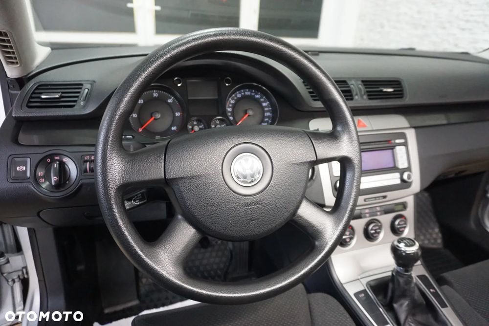 Volkswagen Passat 2.0 TDI Comfortline - 25