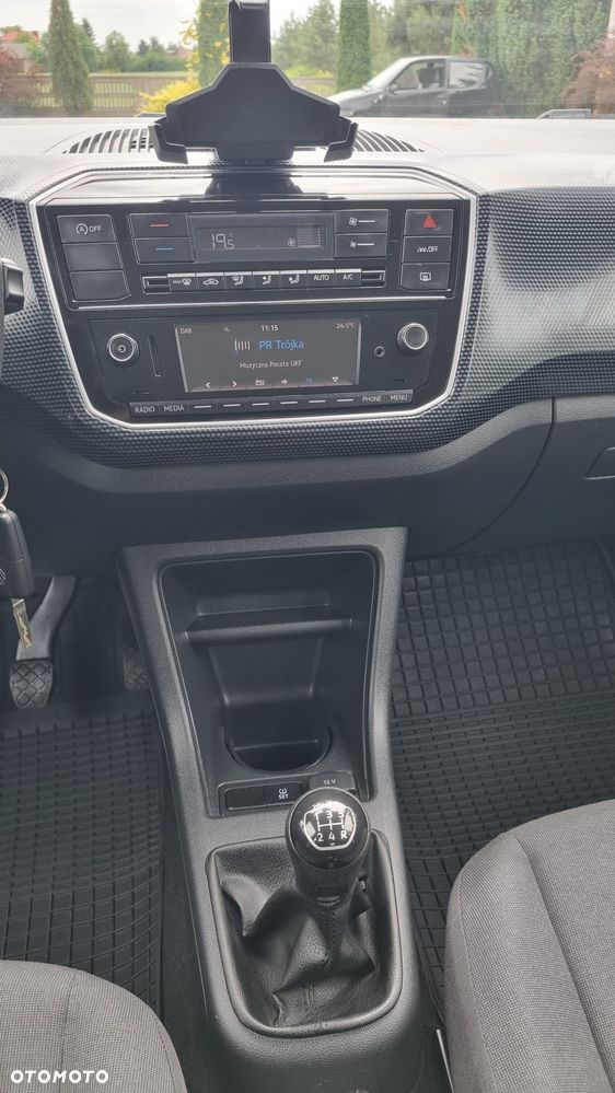 Volkswagen up! Active - 26