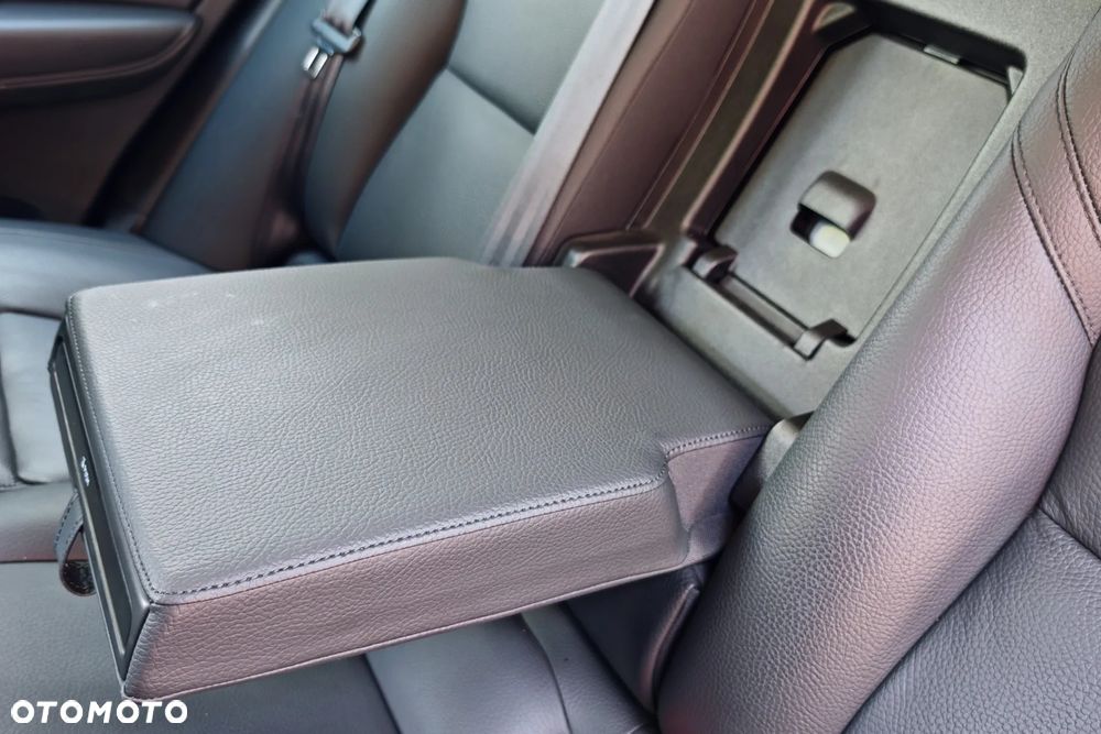 Volvo XC 60 B4 D AWD Plus Dark - 28