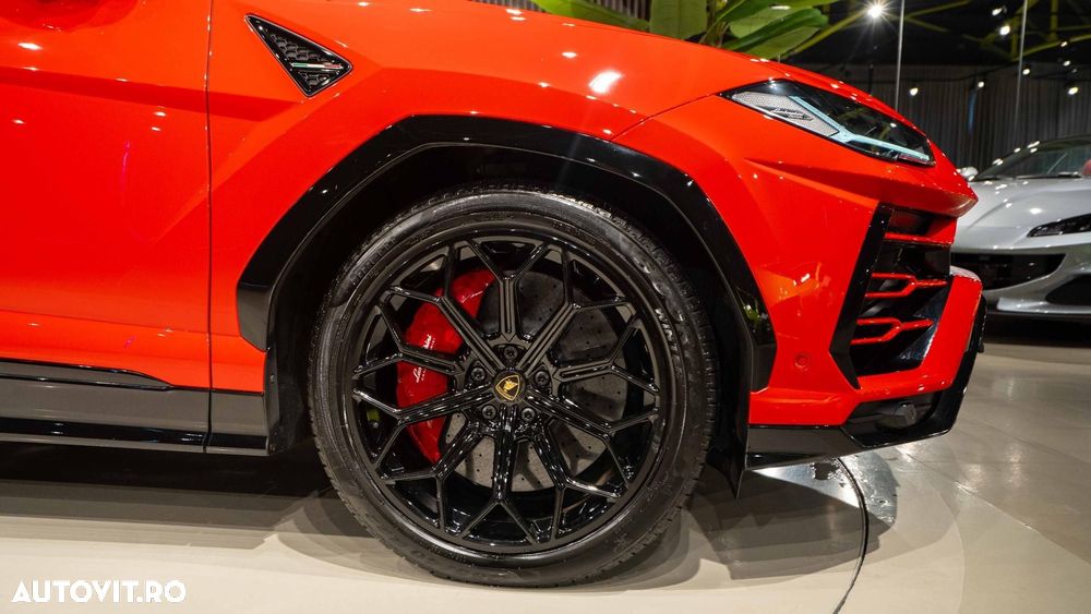 Lamborghini URUS - 13