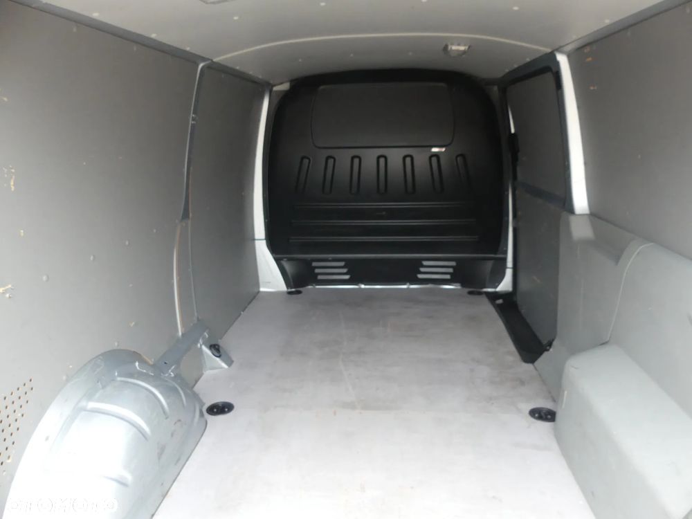 Volkswagen Transporter - 18