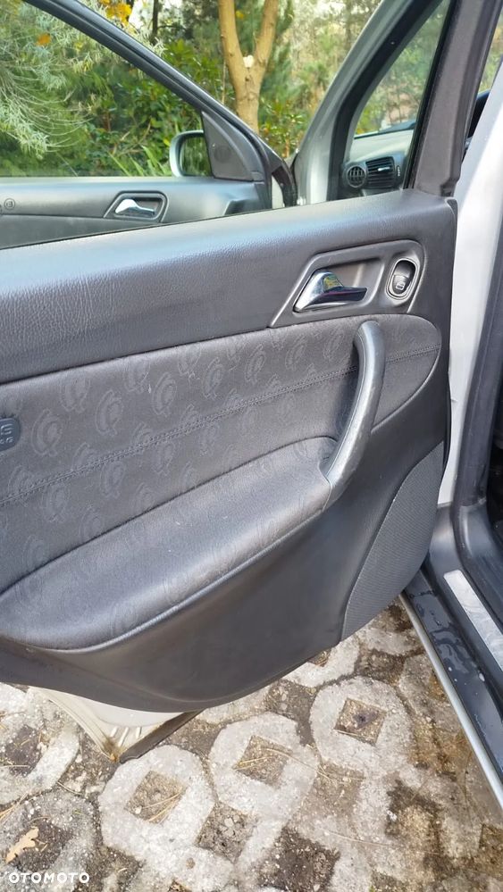 Mercedes-Benz Klasa C 220 T CDI Classic - 25