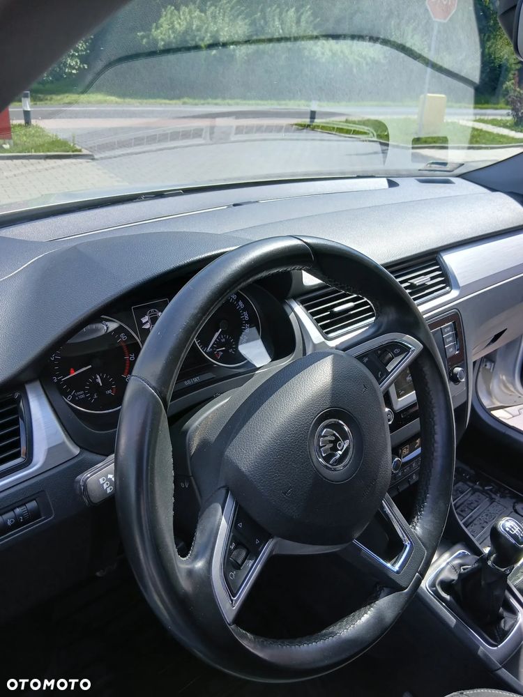 Skoda RAPID 1.2 TSI Ambition - 14