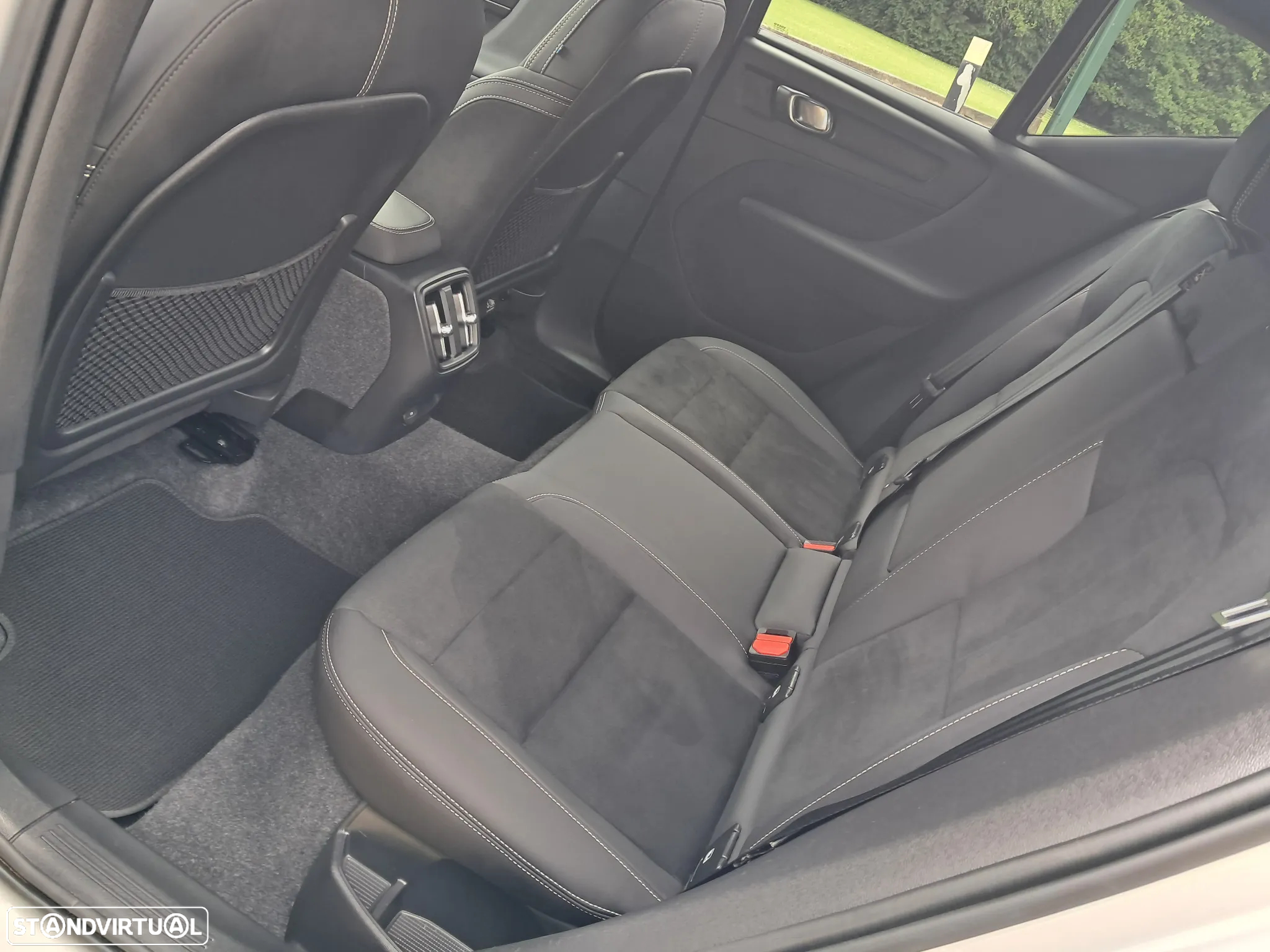 Volvo XC 40 Recharge Core - 16