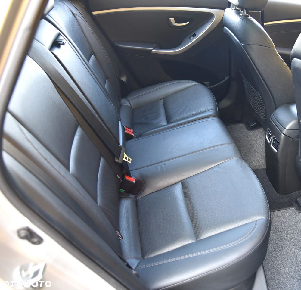 Hyundai i30 blue 1.6 GDI DCT Premium - 26