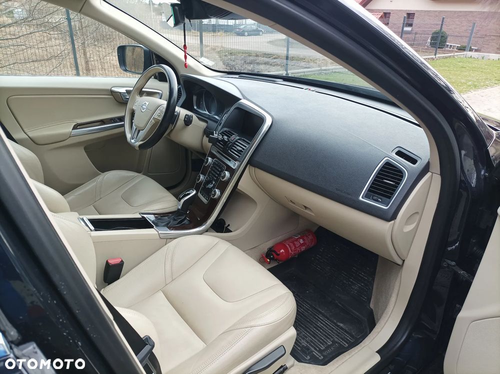 Volvo XC 60 D3 Drive-E R-Design Momentum - 13