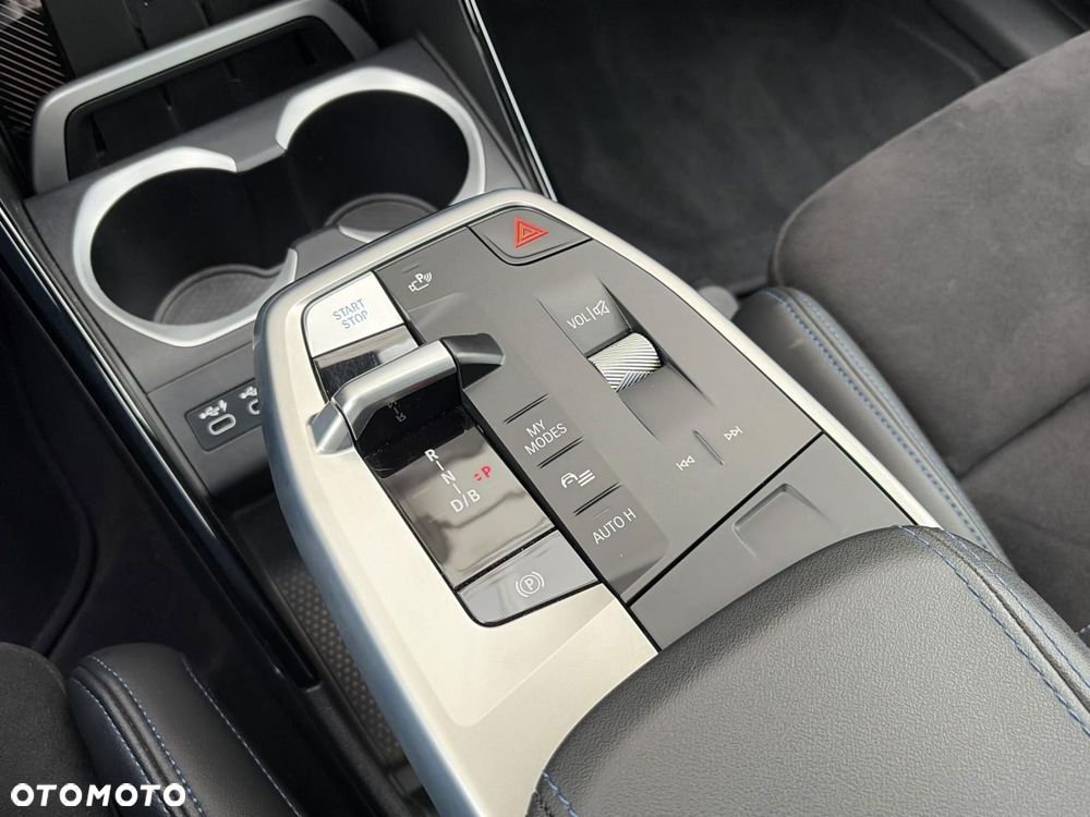 BMW iX1 - 15