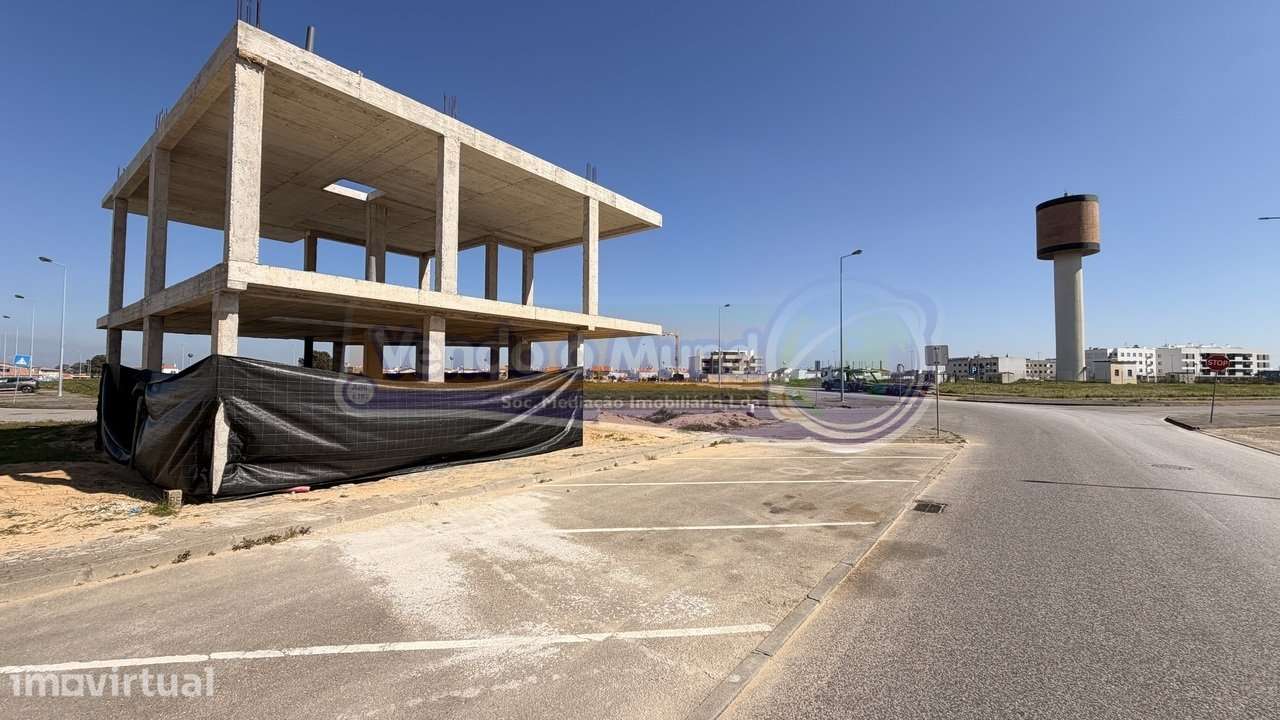 Terreno com construção iniciada em Salvaterra de Magos (S570) - Grande imagem: 2/17