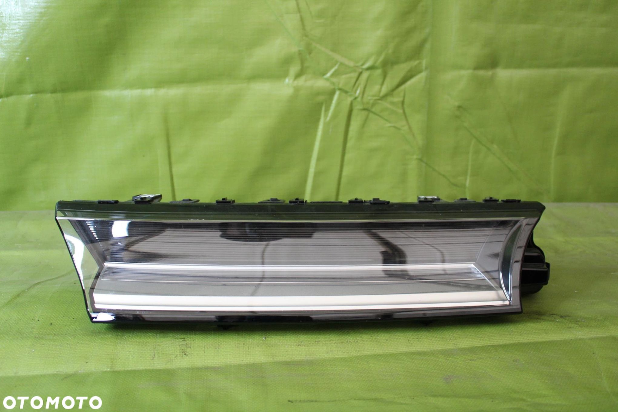 Volkswagen Multivan T7 lampa przód Halogen Led prawa - 1