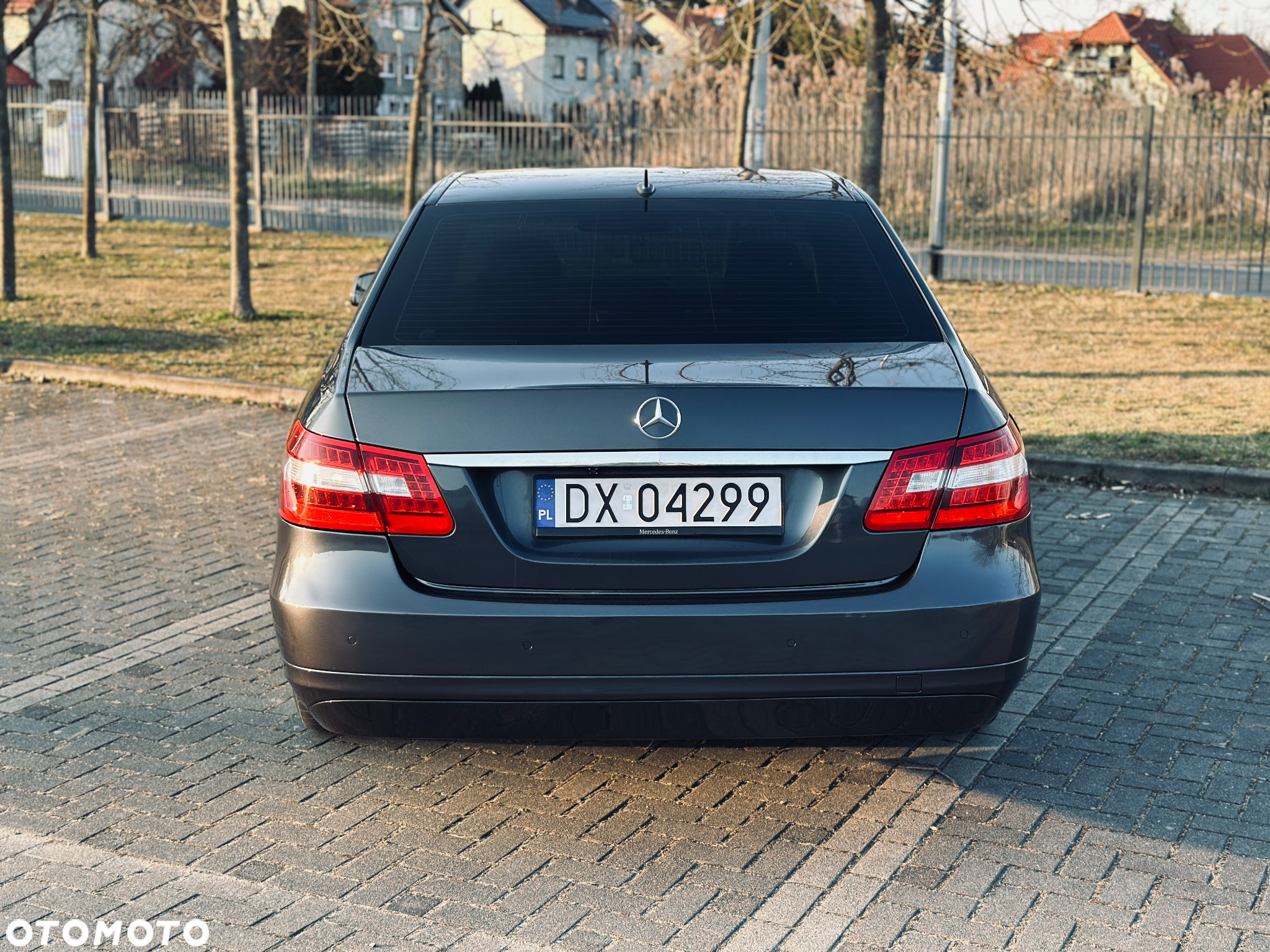 Mercedes-Benz Klasa E 220 T CDI DPF BlueEFFICIENCY Automatik - 6