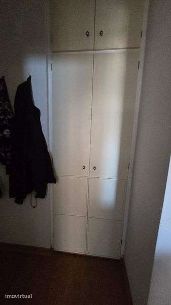Apartamento T1 em Santo António dos Cavaleiros - Grande imagem: 5/9