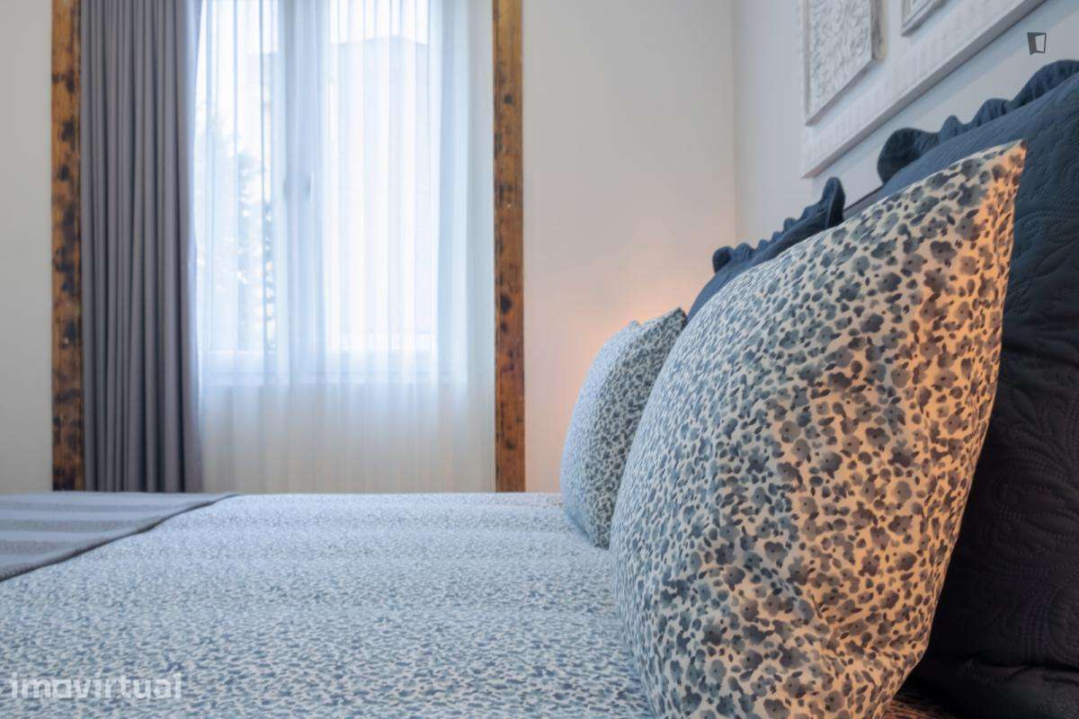 Quarto - localizado em Mafamude Porto - Grande imagem: 2/8