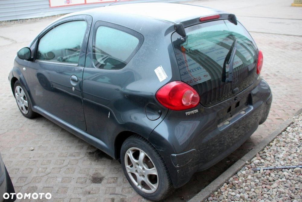 Toyota Aygo 2007 1.0VVTI 1KR-FE HB3D (MASKA, ZDERZAK, LAMPA, BŁOTNIK, DRZWI, SZYBA, FOTEL) - 4