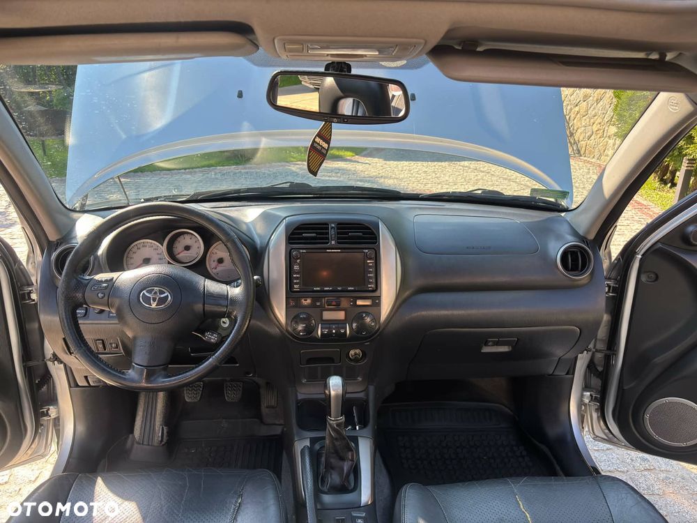 Toyota RAV4 2.0 D-4D 4x4 - 10