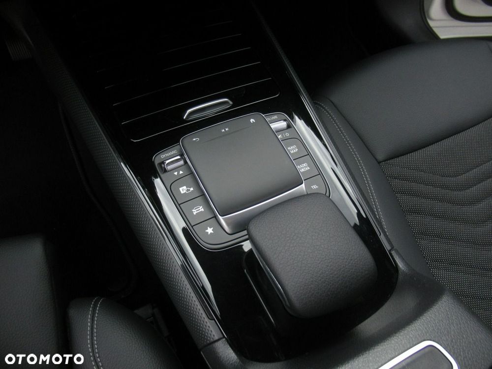 Mercedes-Benz GLB 200 7G-DCT - 14