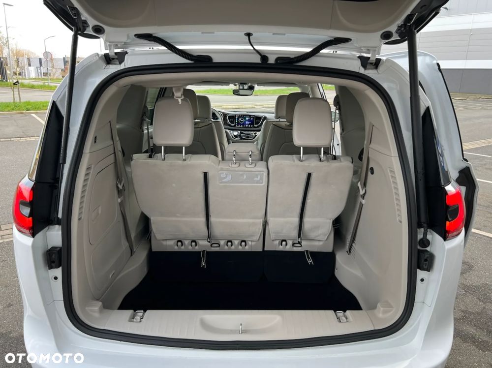 Chrysler Pacifica - 19