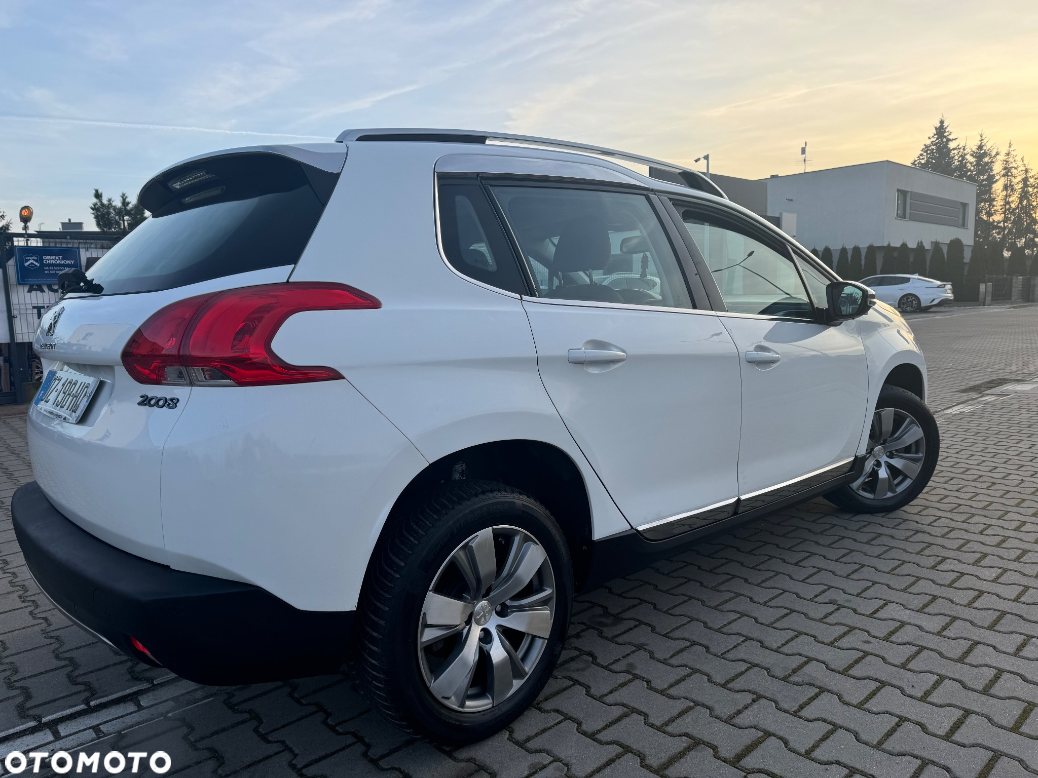 Peugeot 2008 PureTech 110 Stop&Start EAT6 Allure - 10