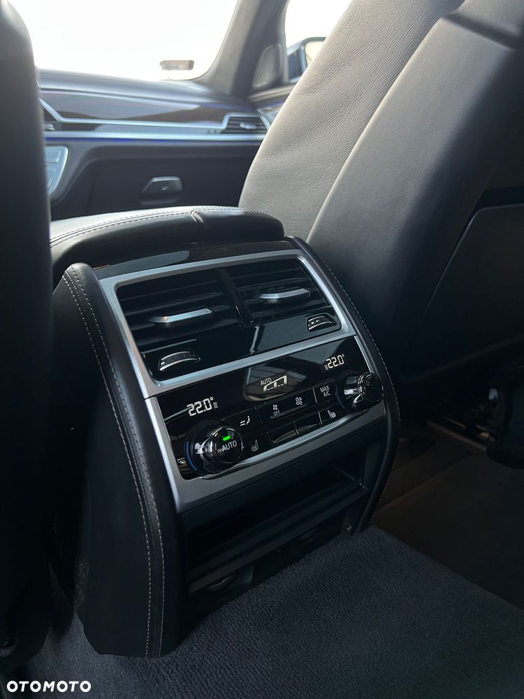 BMW Seria 7 750d xDrive sport - 24