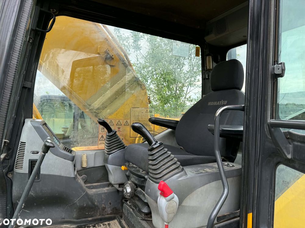 Komatsu PC240 - 8