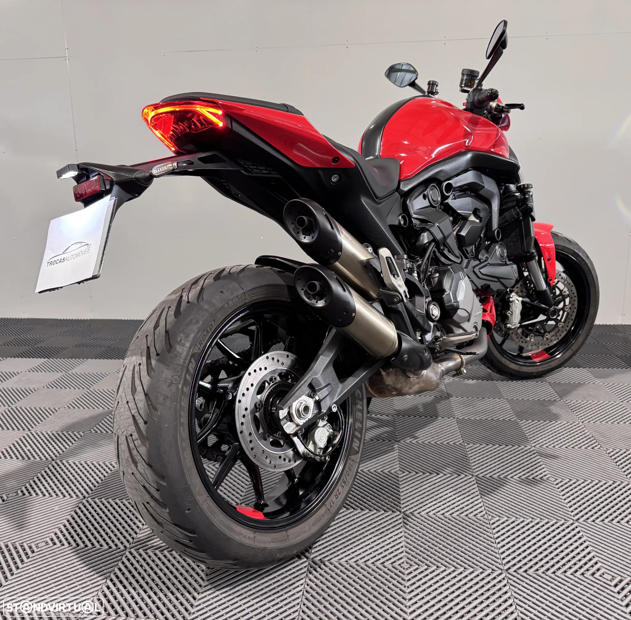 Ducati Monster 937 - 11