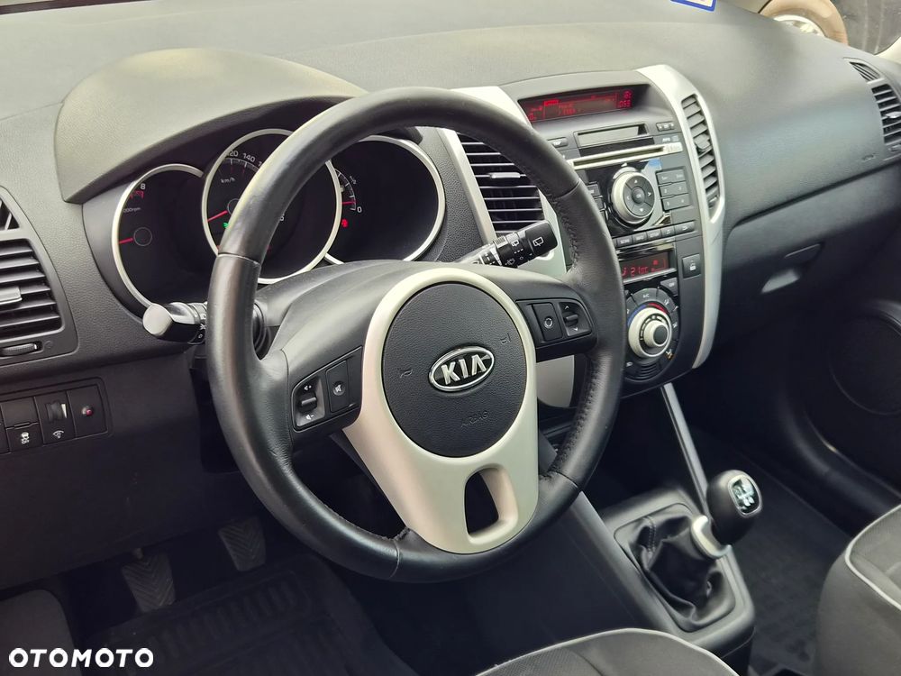 Kia Venga 1.4 L - 11