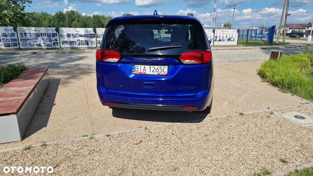 Chrysler Pacifica - 10