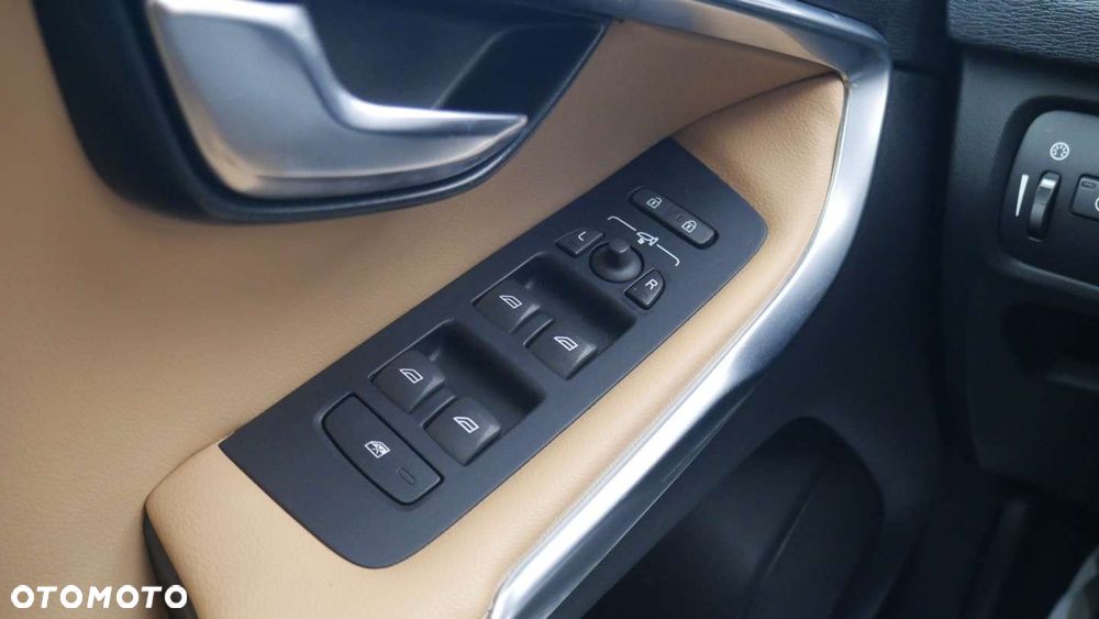 Volvo V40 Cross Country - 27