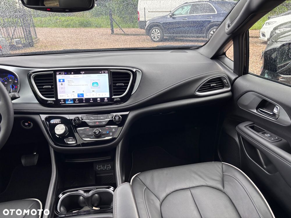Chrysler Pacifica - 33