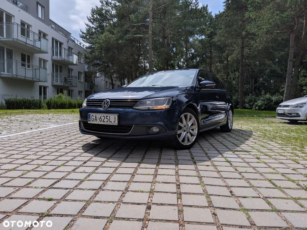 Volkswagen Jetta 2.0 TDI Highline - 9