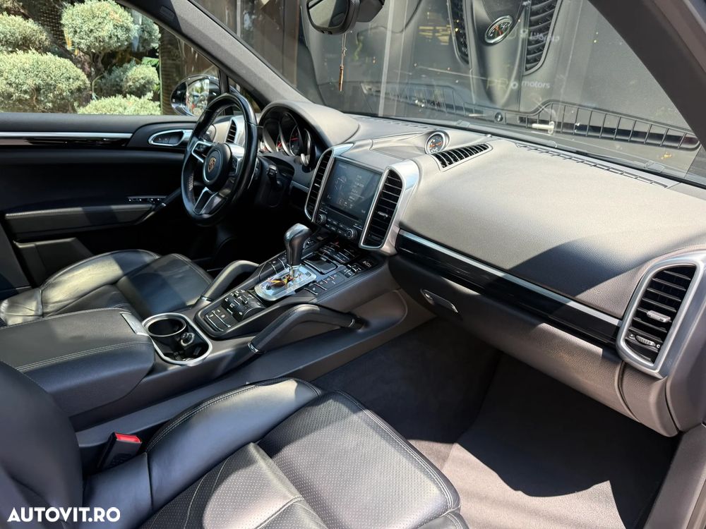 Porsche Cayenne Platinum Edition - 27