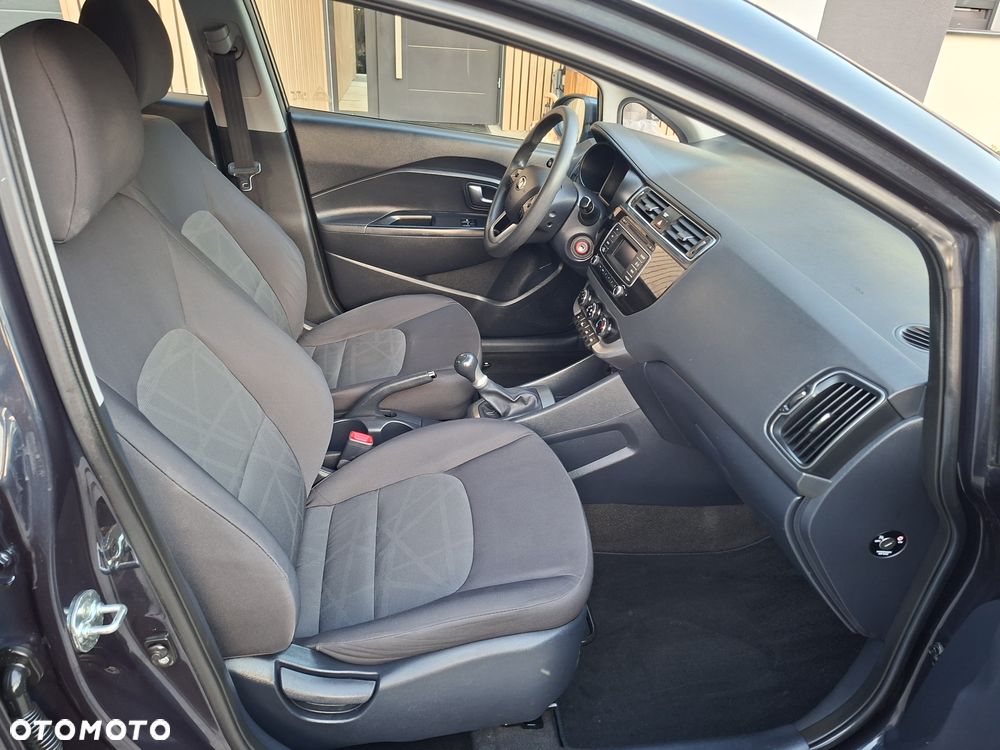 Kia Rio - 11