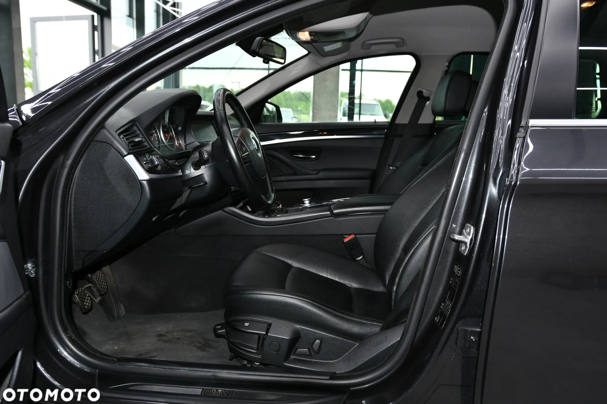 BMW Seria 5 525d - 13