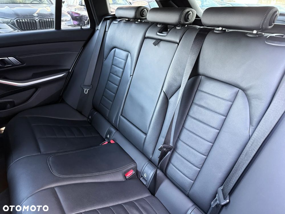 BMW Seria 3 M340i xDrive sport - 32