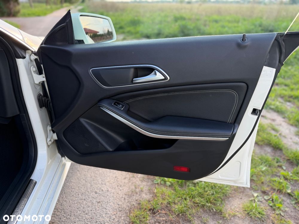Mercedes-Benz CLA 200 d 7G-DCT - 31