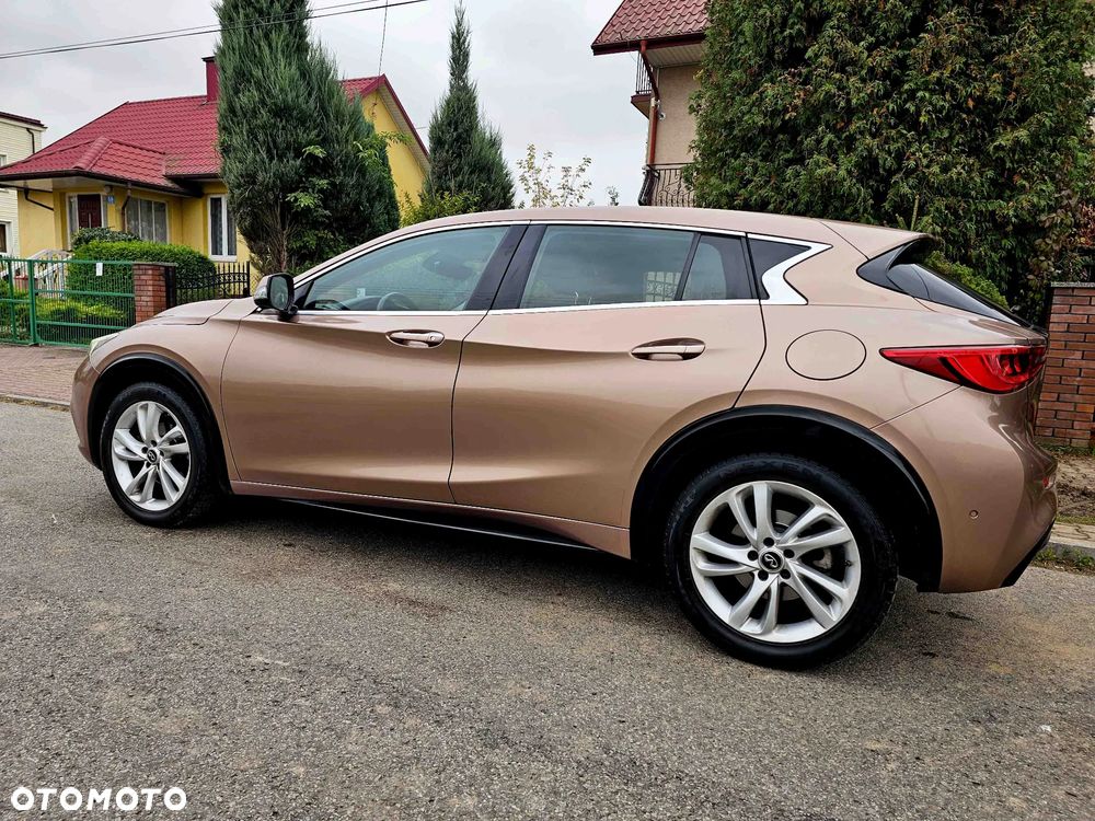 Infiniti Q30 1.6t Premium - 6