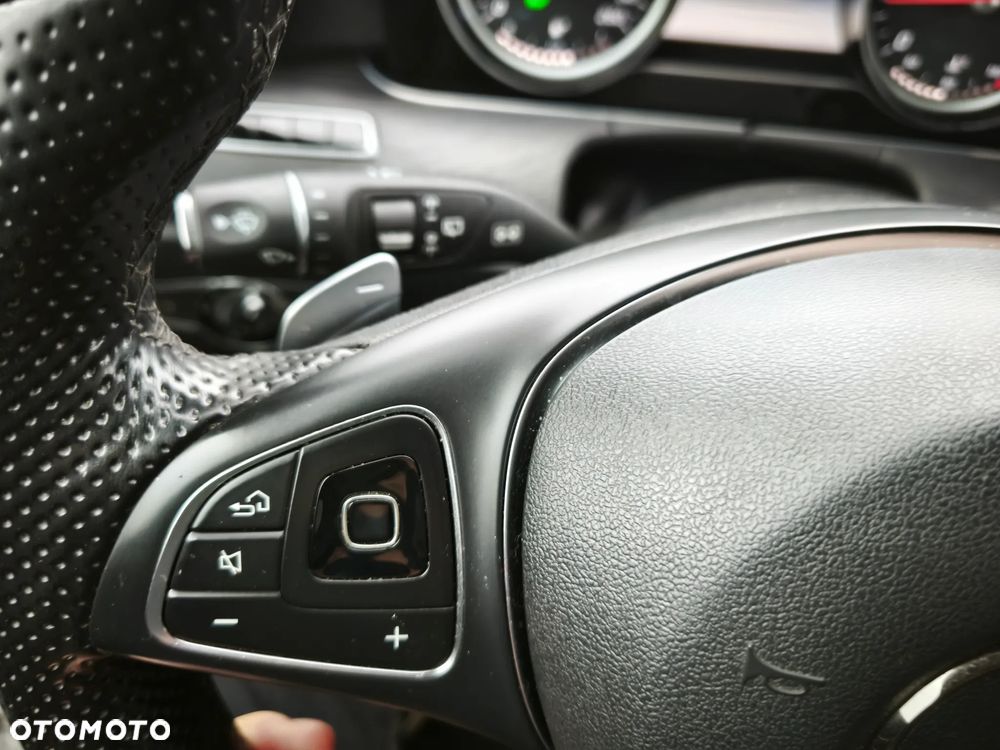 Mercedes-Benz Klasa E 220 d 4Matic 9G-TRONIC - 11