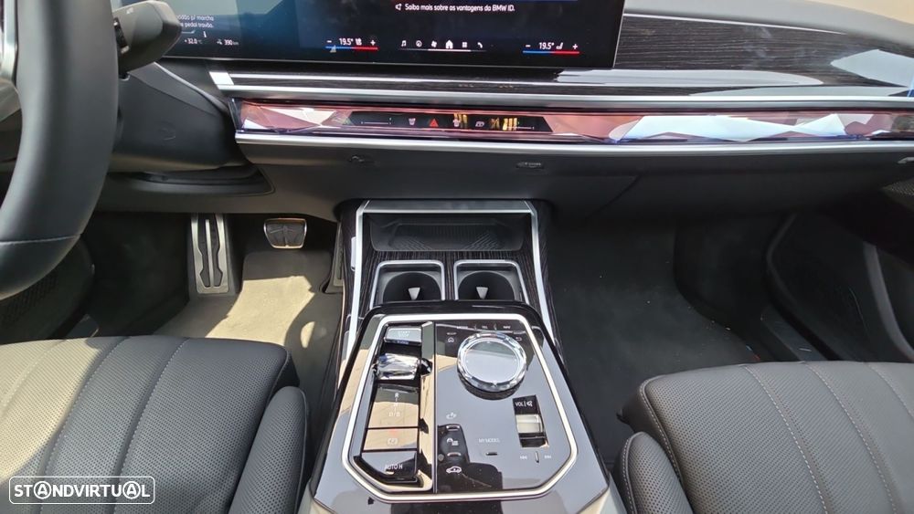 BMW i7 xDrive60 Pack Desportivo M - 10