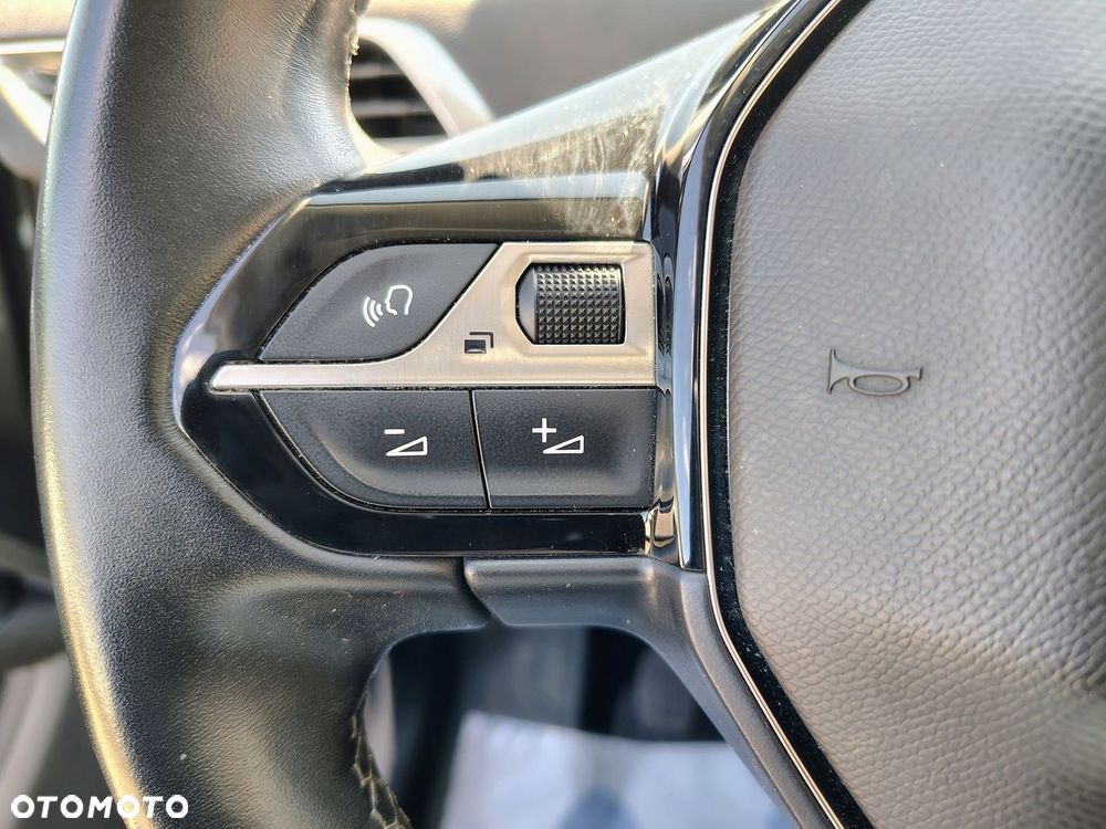 Peugeot 5008 1.5 BlueHDi Allure S&S - 20