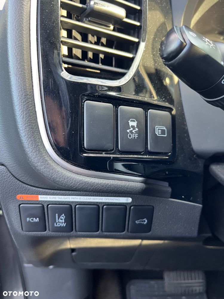 Mitsubishi Outlander - 16