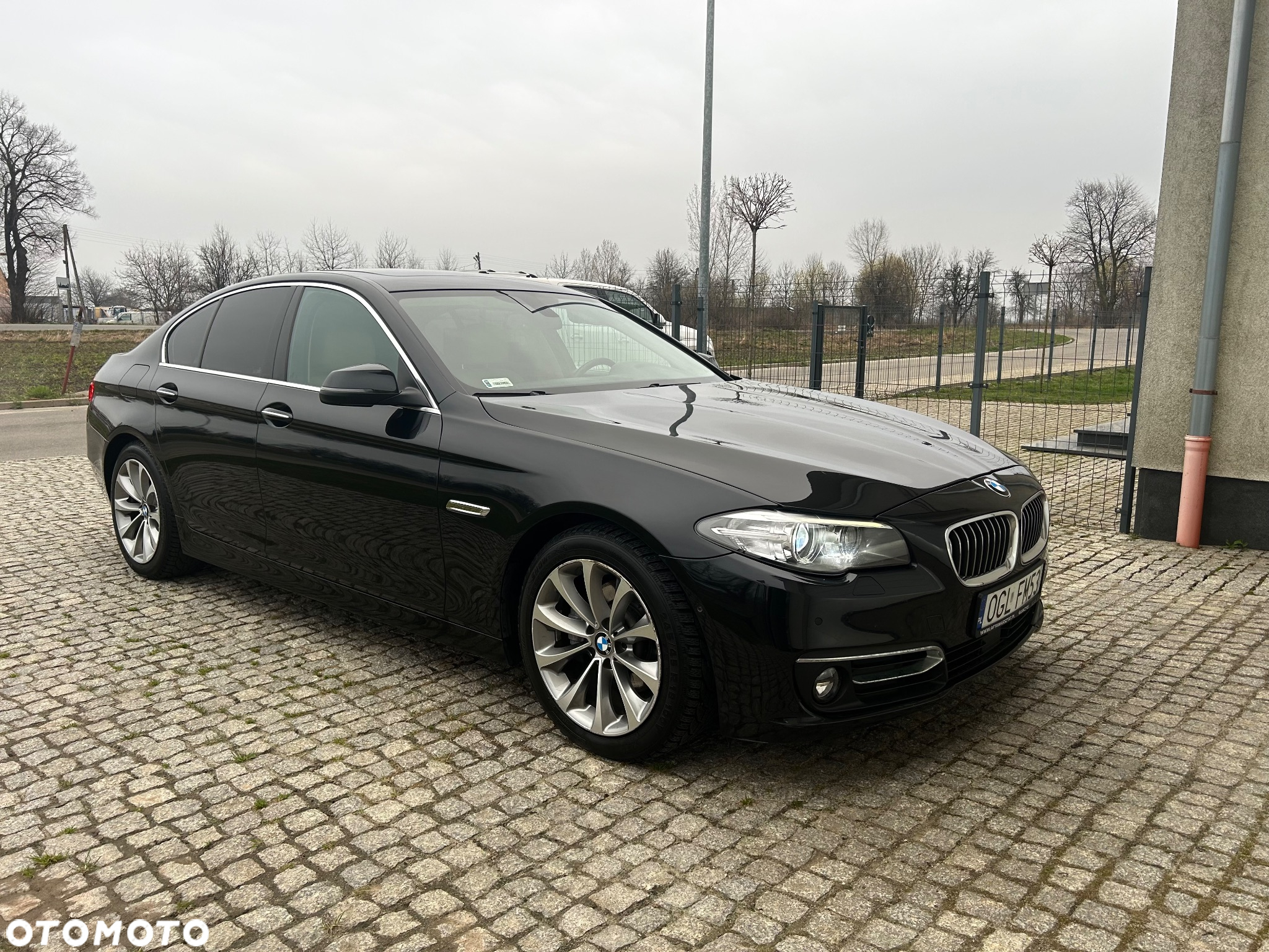 BMW Seria 5 528i xDrive - 15