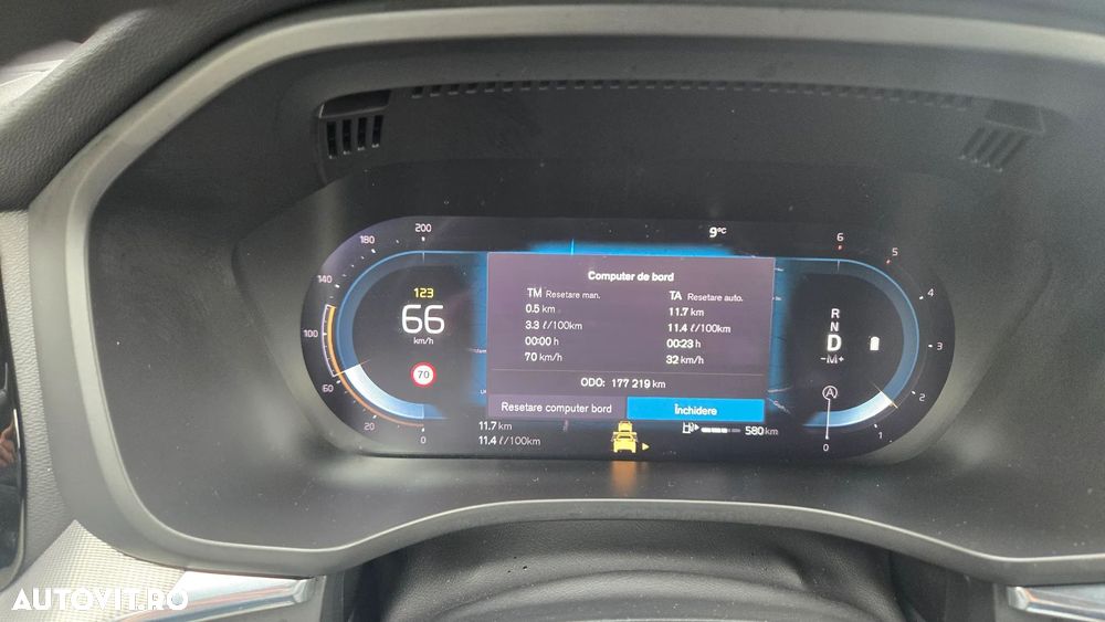 Volvo XC 60 B4 MHEV AWD R-Design - 5