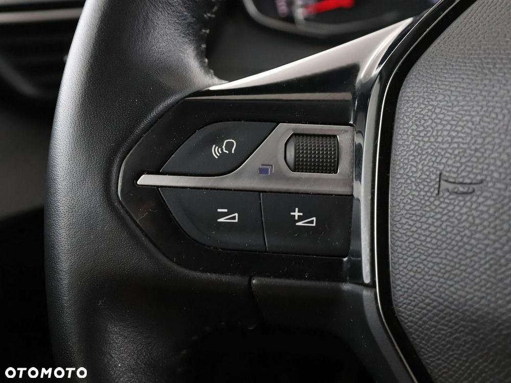 Peugeot 2008 PureTech 100 Business - 32