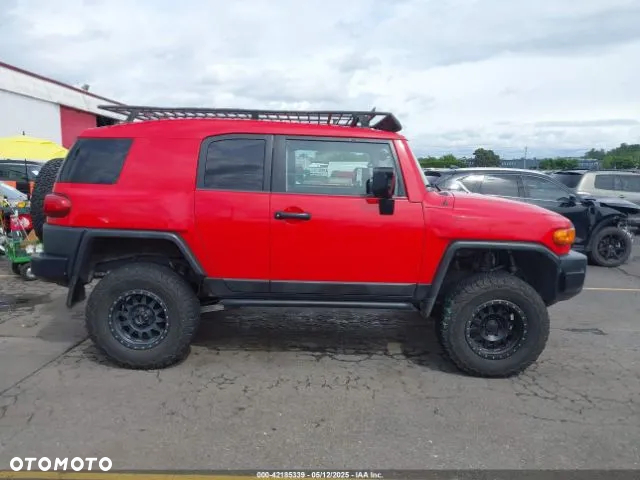 Toyota FJ Cruiser 4.0 4x4 - 12